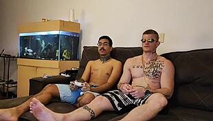 Fui Jogar Vídeo Game Com O Skatist23cm E Rolou Aquela Brotheragem