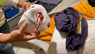 Le pagamos a un heterosexual para follarse a un homosexual por el culo.