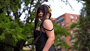 Yor Forger gets down and dirty in anime cosplay