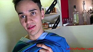 Hetero tip se upogne in odkrije, da je odprt za gejevski seks s šibanjem