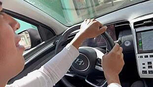 Le pagamos a un heterosexual para follarse a un homosexual por el culo.