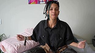 Cantora hooks up with assistant during wild clip recording session