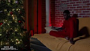 Muscular Bodybuilder Gets Christmas Creampie From Big Cock!