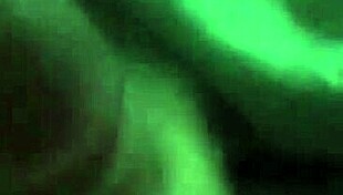 novinho gay masturbates alone