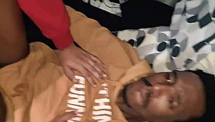 rafael bolt gemendo alto de tanto prazer com socyal sem camisa, bareback interracial