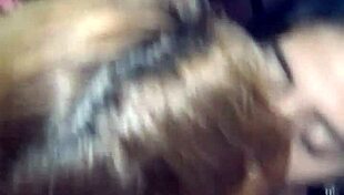 las amigas se besan y las pongo en cuatro.