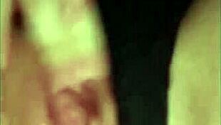 Lucky guy chats horny model Joyliii for shaved nudes