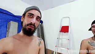 Os caras da rua seis vão transar com paus enormes no galpão