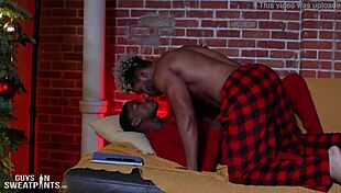 Muscular Bodybuilder Gets Christmas Creampie From Big Cock!