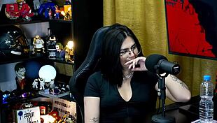 Ruan shows his dick to Lary Cubas, wondering if she likes the size 😏 small or big in the shack?