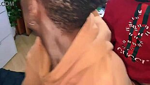 rafael bolt gemendo alto de tanto prazer com socyal sem camisa, bareback interracial