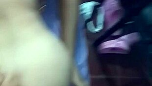 las amigas se besan y las pongo en cuatro.