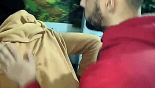 rafael bolt gemendo alto de tanto prazer com socyal sem camisa, bareback interracial