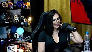 Ruan shows his dick to Lary Cubas, wondering if she likes the size 😏 small or big in the shack?