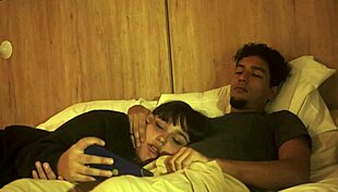 Mi Hermanastro Forces Pene in Mouth While Lying Down, Mercilessly Filling Me with Leche as His Putita