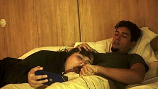 Mi Hermanastro Forces Pene in Mouth While Lying Down, Mercilessly Filling Me with Leche as His Putita