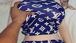 Mi Hermanastra Descansando Rica con Pijama, Aprovechándome de Ella