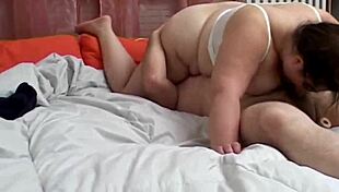 amateur milf masturbates her fat hairy pussy