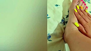 A video for fans of my young 18+ shaved legs