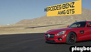 Alexandra Tyler poses outdoor, showing her big tits 😘