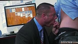 filipino guy performs oral to earn bonus in gay encounter