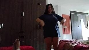 Adik tiri aku yang 18 tahun minta baju dan sebagai ganti dia nak pantat dia diisi susu