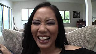 Jessica Bangkok craves to squirt on you long time