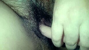 minha bucetinha apertada quer um pau peludo no pelo dentro dela, latina solo craving action