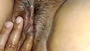 Hot Girl Receives Fingering from Boyfriend