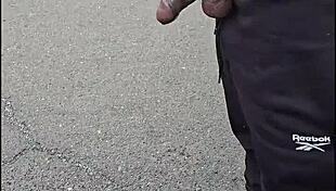 hey, i lick her pussy and she sucks me after pissing roadside