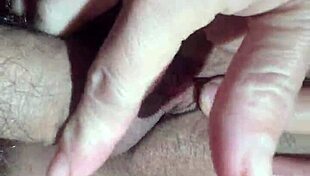 Seks Gadis Vietnam Berjuang dengan Sumber Daya Terbatas di Masa Sulit