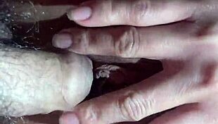 Seks Gadis Vietnam Berjuang dengan Sumber Daya Terbatas di Masa Sulit