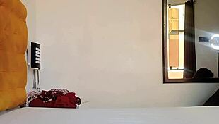 Grabo a mi padrastro y termino con su polla en mi coño