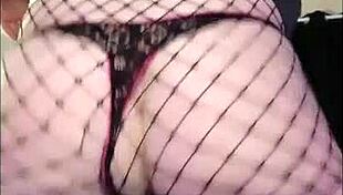 look at that sexy fat ass dancing in fishnets, flashing close up