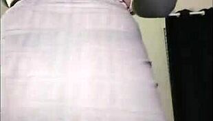 look at that sexy fat ass dancing in fishnets, flashing close up