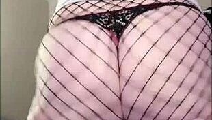 look at that sexy fat ass dancing in fishnets, flashing close up
