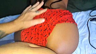 peguei empregadinha sem camizeta, ofereci grana e ela deu seu popo grande 😈