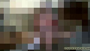 Femdom dev sikle derin boğaz emmeyi emrediyor POV BDSM sahnesinde