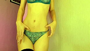 Watch this Russian goddess dance nude?