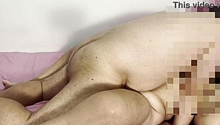 Pene Pequeno Suertudo Se Coge A Esta Madura Insaciable