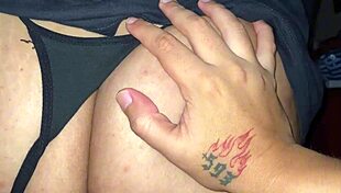 Mi Hermanastra Me Visita Por La Noche Y Me Da Unos Ricos Sentones