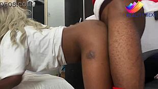 Amateur couple’s hot Christmas treat in bedroom