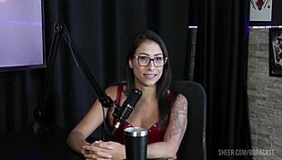 Luciana Picchi shines in Bora Cast with Bruna Carlos on sheer red