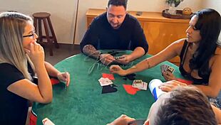 Noite de Jogos Virando Troca de Casal Cuckold