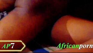 Jebao sam ovu ebony žestoko u doggystyle i misionarskom položaju svojim velikim crnim kurcem, njena dlakava pička curi