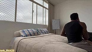 Бразильский жеребец долбит худую красотку глубокими толчками