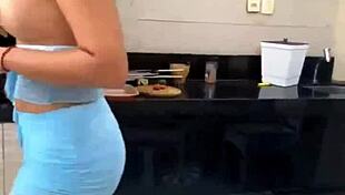 Japanese blogger gives pussy to cook without condom!