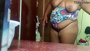 Dona de casa evangelica shows tesao outdoors