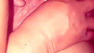 Deixei os Dois Gozarem Dentro de Mim. They Filled Me with Liters of Cum!