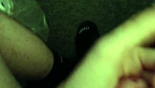 How does this solo handjob end with cum?